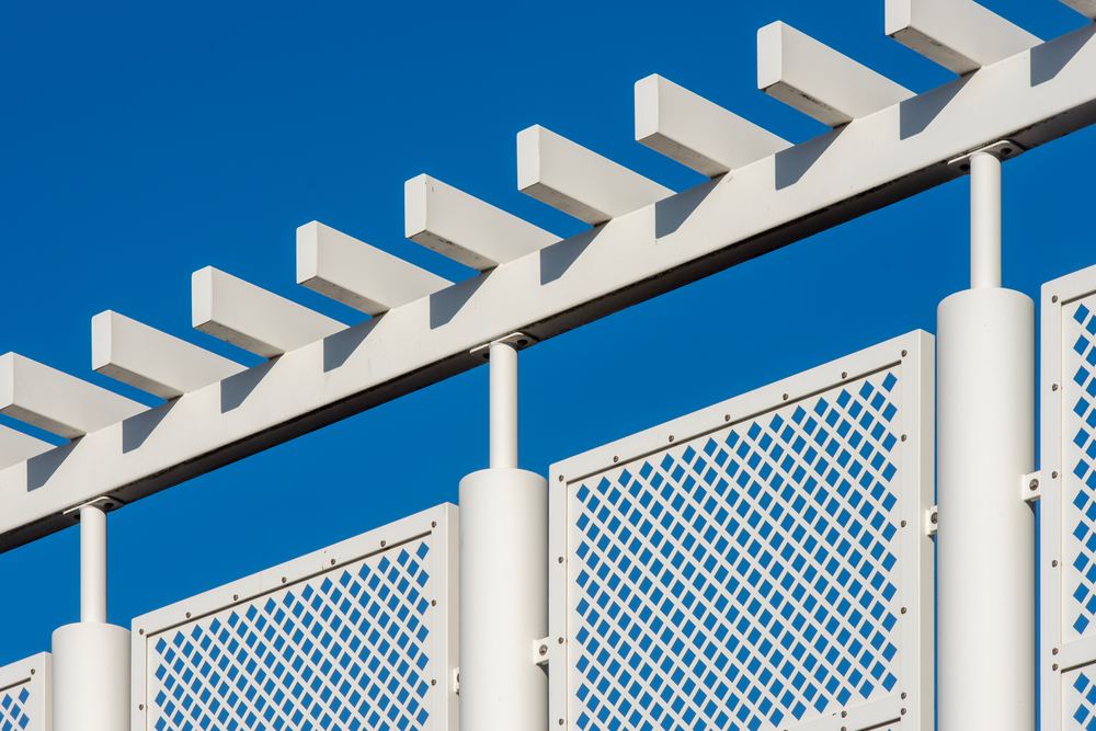 Pérgola metálica con celosía